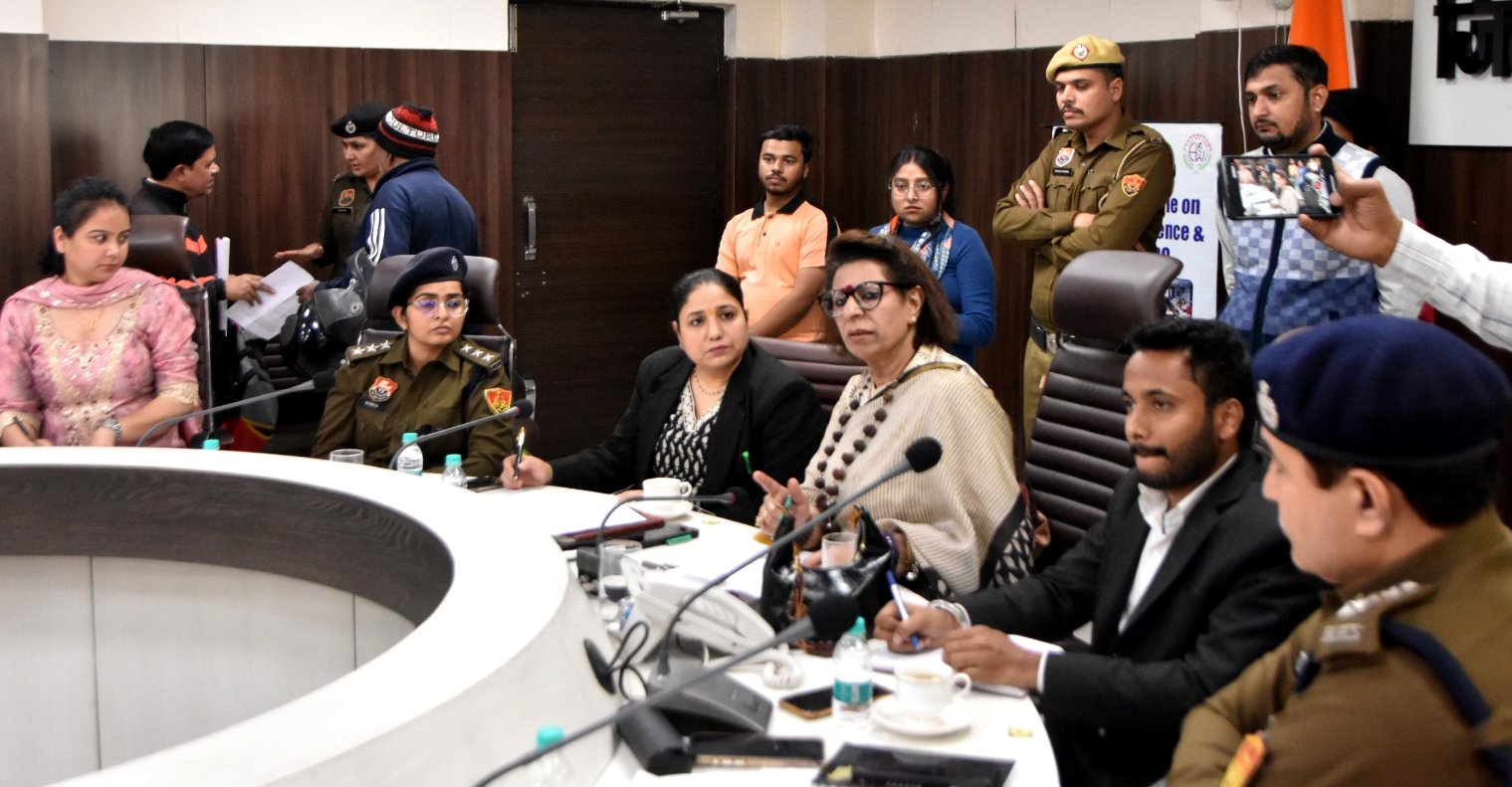 फरीदाबाद में महिला आयोग की जन सुनवाई, 38 मामलों पर हुई सुनवाई- 5 मामले आपसी सहमति से निपटे, कई पर जारी है कार्रवाई : रेणु भाटिया