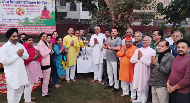  हनुमान पार्क, सेक्टर-55, में योग शिविर का दीप प्रज्ज्वलन से हुआ शुभारम्भ 