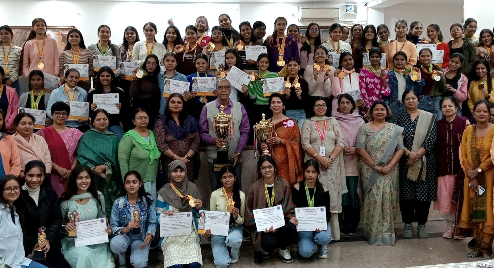 केएल मेहता दयानंद कॉलेज फॉर विमेन, ने 44वें इंटर जोनल यूथ फेस्टिवल (रोहतक-सोनीपत और झझर-फरीदाबाद जोन) में ओवरऑल शानदार ट्रॉफी जीती