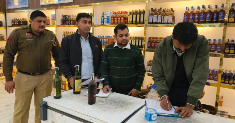 मुख्यमंत्री उडन दस्ता फरीदाबाद द्वारा जिला फरीदाबाद में शराब ठेके पर की छापेमारी