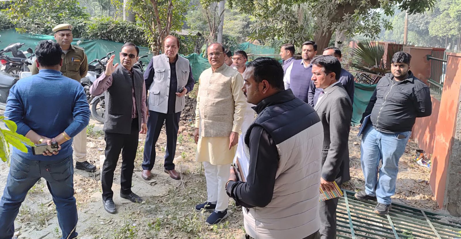 ग्रीन बेल्ट पर कब्जा करने वालों पर लगाया जाएगा NGT एक्ट का जुर्माना, सेक्टर- 8 और 10 मार्किट में मंगलवार से अतिक्रमण पर होगी कार्रवाही:धीरेंद्र खड़गटा निगमायुक्त 