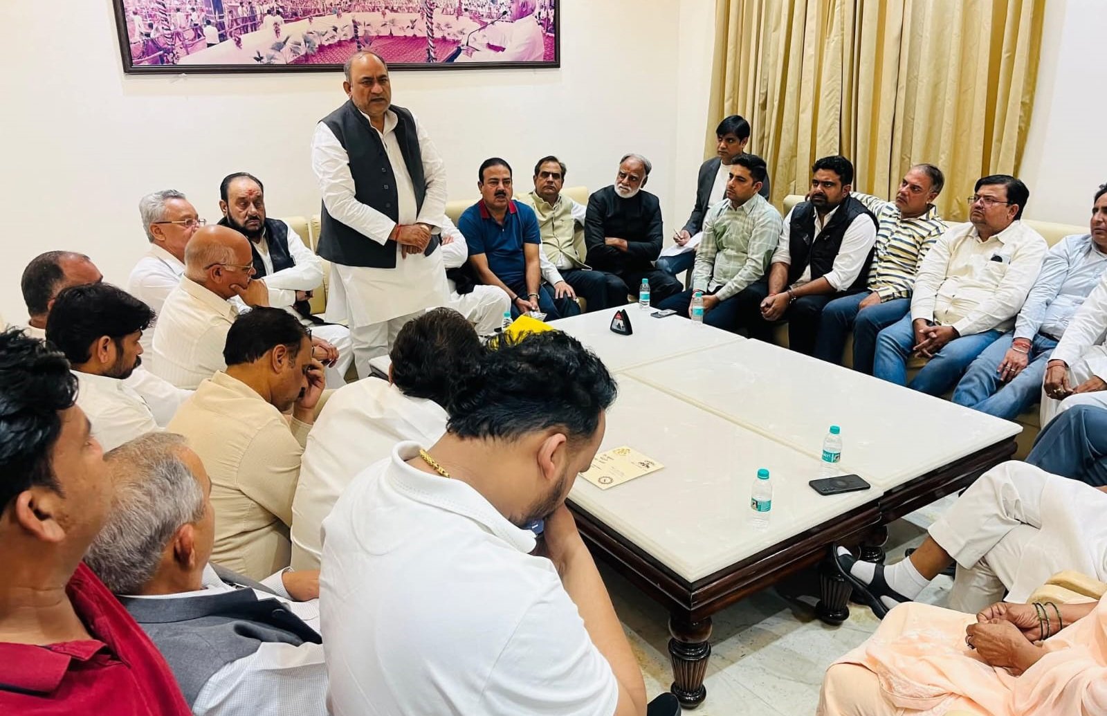 जिला कांग्रेस कमेटी कार्यालय में जिला अध्यक्ष बलजीत कौशिक ने बैठक का आयोजन किया, आगामी  15 नवंबर को होने वाले प्रदर्शन को कामयाब करने का आह्वान किया