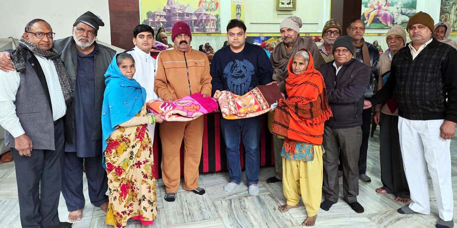 पथवारी मंदिर में 800 जरूरतमंदों को बांटे गए कंबल,  गरीबों व जरूरतमंदों की सेवा करना पुण्य का कार्य : रोहित सिंगला