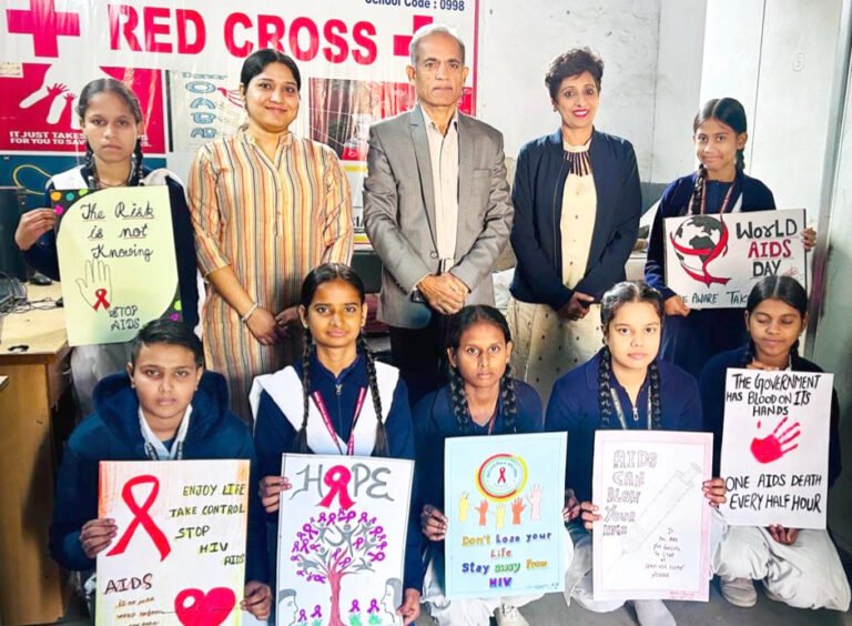राजकीय विद्यालय सराय ख्वाजा में पेंटिंग प्रतियोगिता द्वारा एड्स से बचाव का संदेश दिया