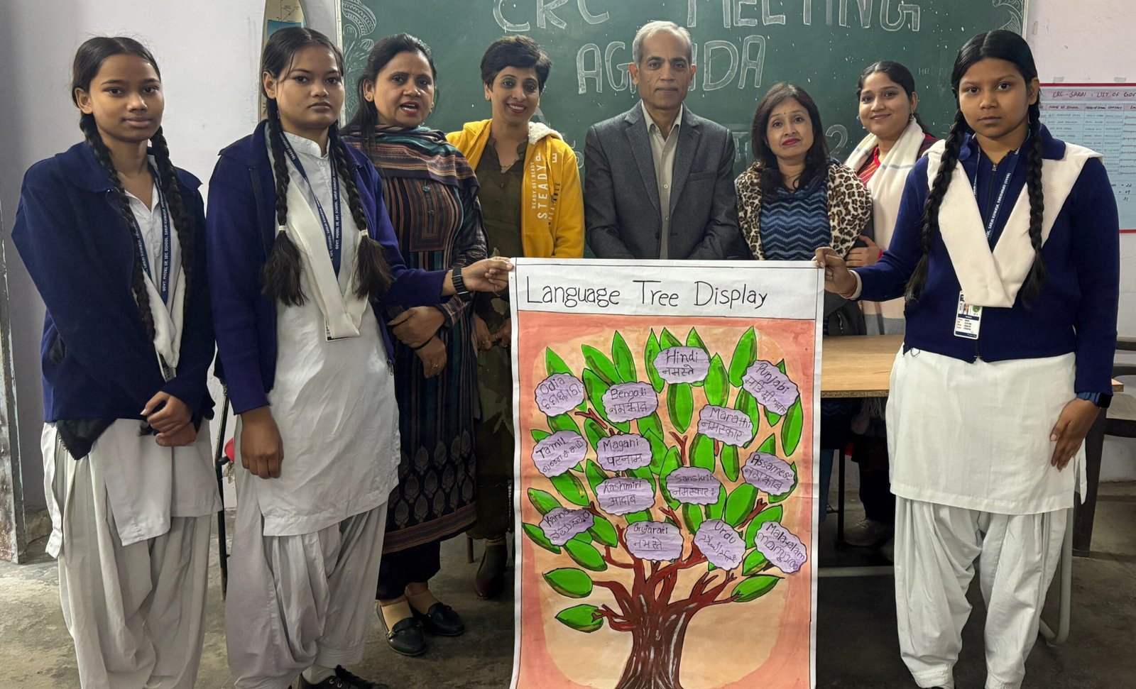 राजकीय विद्यालय सराय ख्वाजा में भारतीय भाषा वृक्ष  बनाकर भाषा उत्सव मनाया