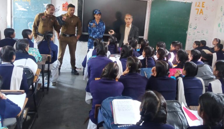 राजकीय विद्यालय सराय ख्वाजा में विद्यार्थियों को आत्म सुरक्षा एवं साइबर अपराधों के प्रति किया जागरूक