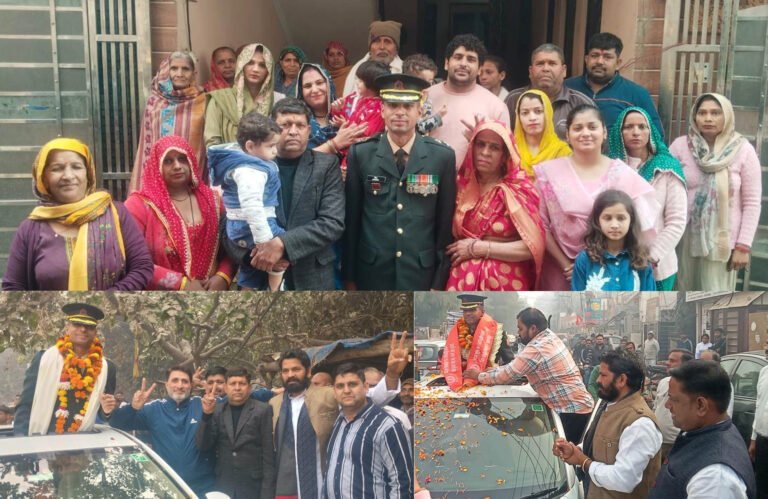 संजय कालोनी निवासी देवेन्द्र शर्मा बने सेना में लेफ्टिनेंट, कालोनी वासियों ने ढोल-नगाड़ों से किया स्वागत