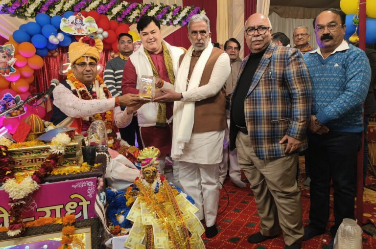 भागवत कथा में पहुंचे केन्द्रीय राज्यमंत्री कृष्णपाल गुर्जर, कथा व्यास श्री मुरारी लाल बृजवासी जी महाराज से लिया आर्शीवाद