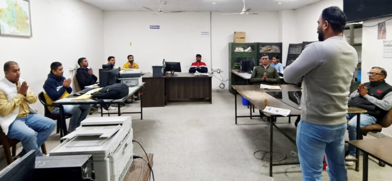 डीसी आयुष सिन्हा के मार्गदर्शन में जिला सचिवालय में 5 मिनट का “Y-Break” योग सत्र आयोजित, कार्यस्थल पर स्वास्थ्य और उत्पादकता बढ़ाने को जिला प्रशासन की नई पहल