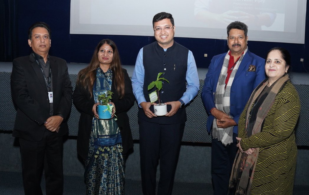 धीरे चलें, लेकिन निरंतर आगे बढ़ते रहें: नितिन विजय ने मानव रचना में अति-प्रतिस्पर्धी दुनिया में छात्रों को सफलता की राह दिखाई