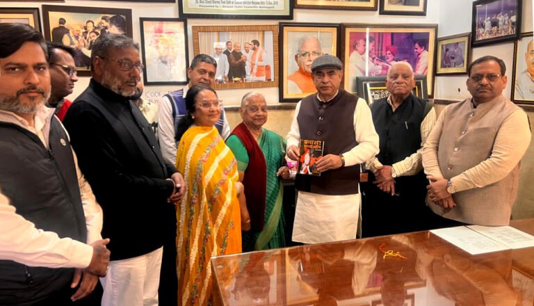 पुस्तक”प्रवासी भावांजलि “का लोकार्पण विधायक पं. मूलचंद शर्मा के कर कमलों द्वारा, अत्यंत भव्य ढंग से हुआ