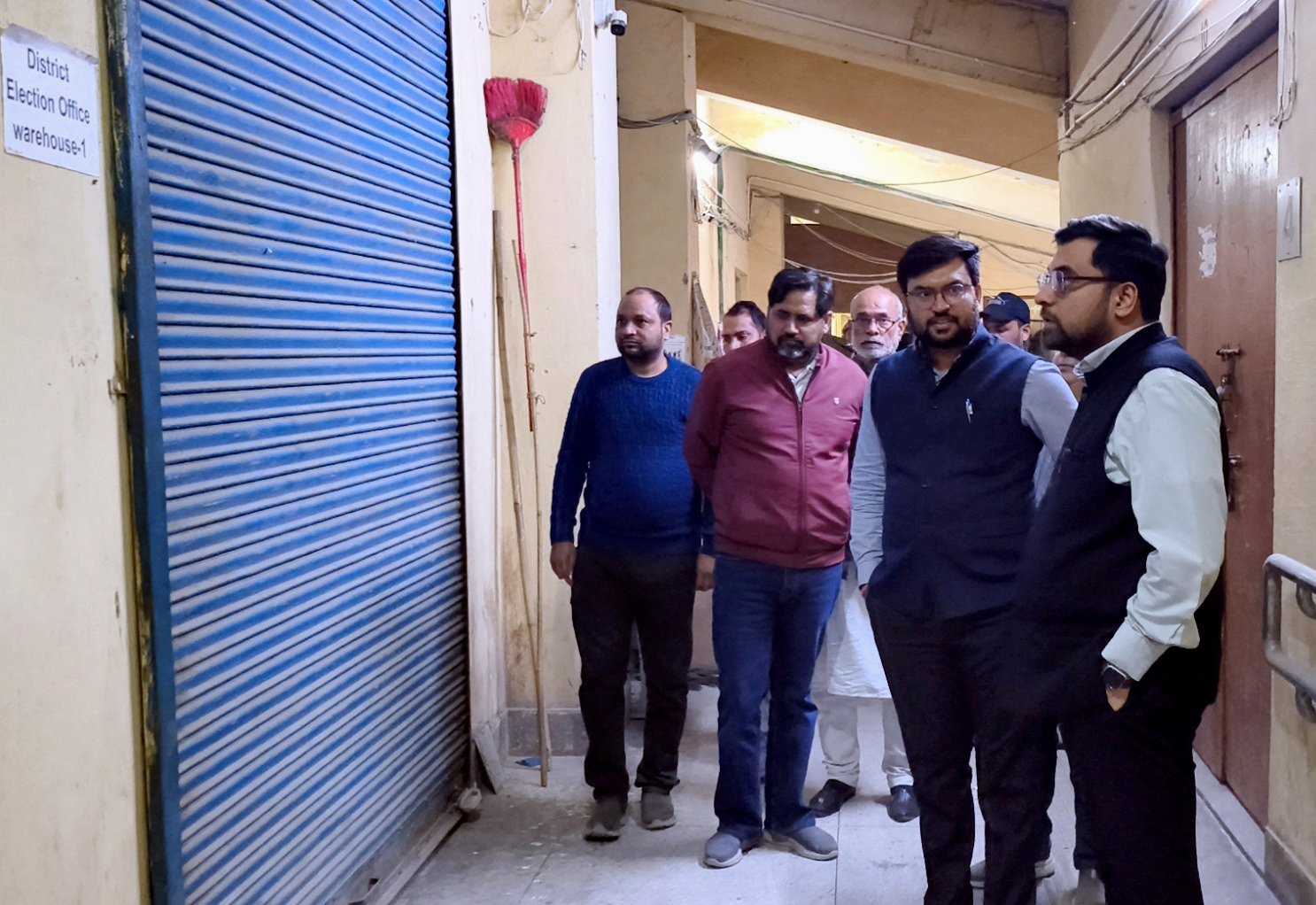 डीसी व जिला निर्वाचन अधिकारी आयुष सिन्हा ने ईवीएम वेयरहाउस का किया निरीक्षण