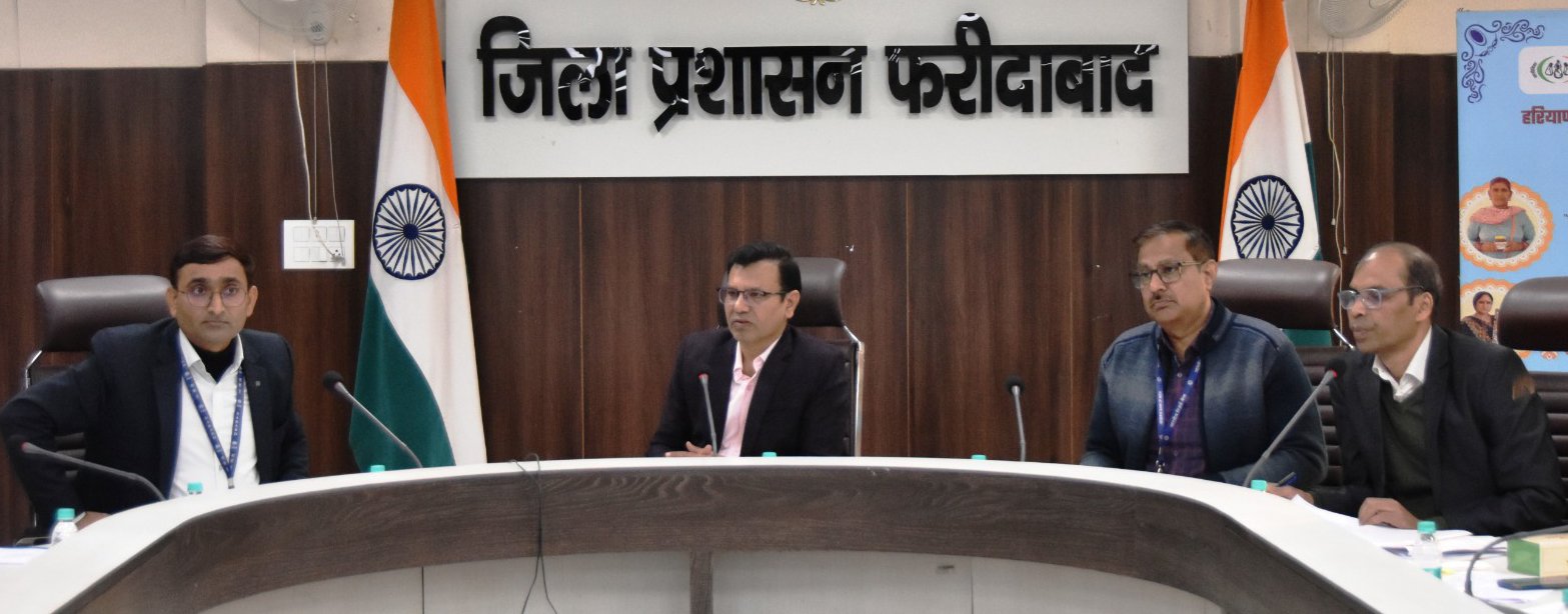  केंद्र व राज्य सरकार द्वारा प्रदत्त ऋण योजनाओं के तहत आवेदकों को शीघ्र उपलब्ध करवाएं ऋण : एडीसी