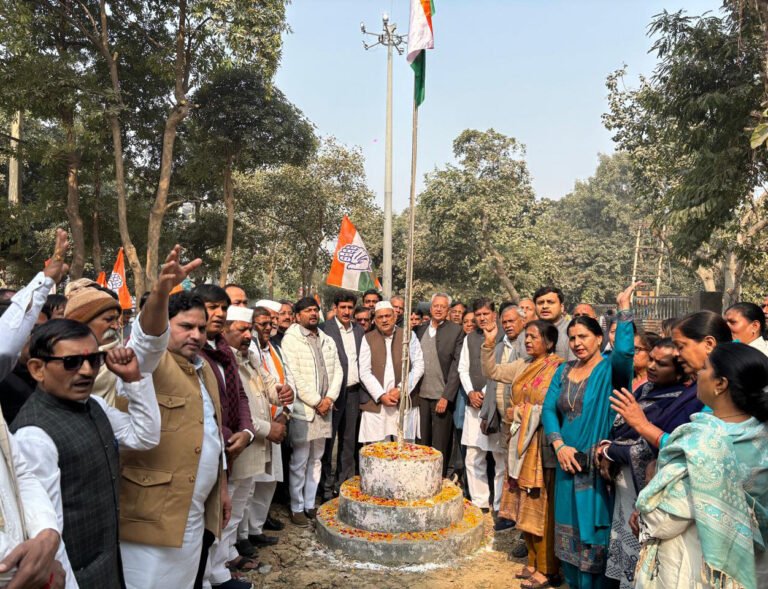 अखिल भारतीय कांग्रेस कमेटी के 141वें स्थापना दिवस  पर सैक्टर-9 स्थित जिला कांग्रेस कार्यालय में जिला अध्यक्ष बलजीत कौशिक द्वारा कार्यक्रम आयोजित किया गया