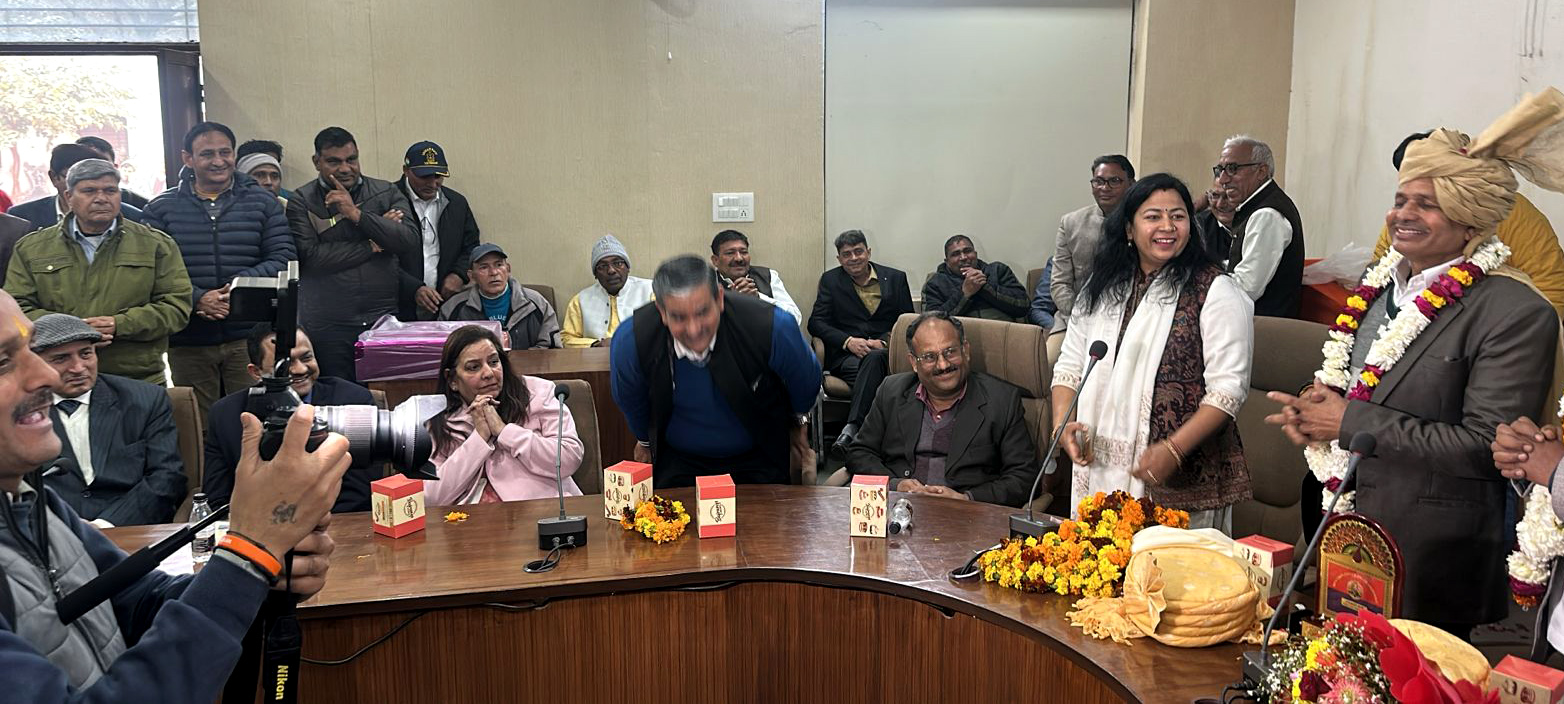 38, वर्ष की सेवा पूरी कर सीनियर मलेरिया इंस्पेक्टर जितेंद्र मोर हुए सेवा निवृत्त, सहयोगियों ने दी भावभीनी विदाई