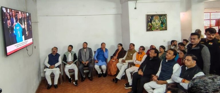 भाजपा प्रदेश सह प्रभारी सुरेन्द्र सिंह नागर ने कैबिनेट मंत्री विपुल गोयल और राजेश नागर के साथ सुना पीएम मोदी का मन की बात कार्यक्रम