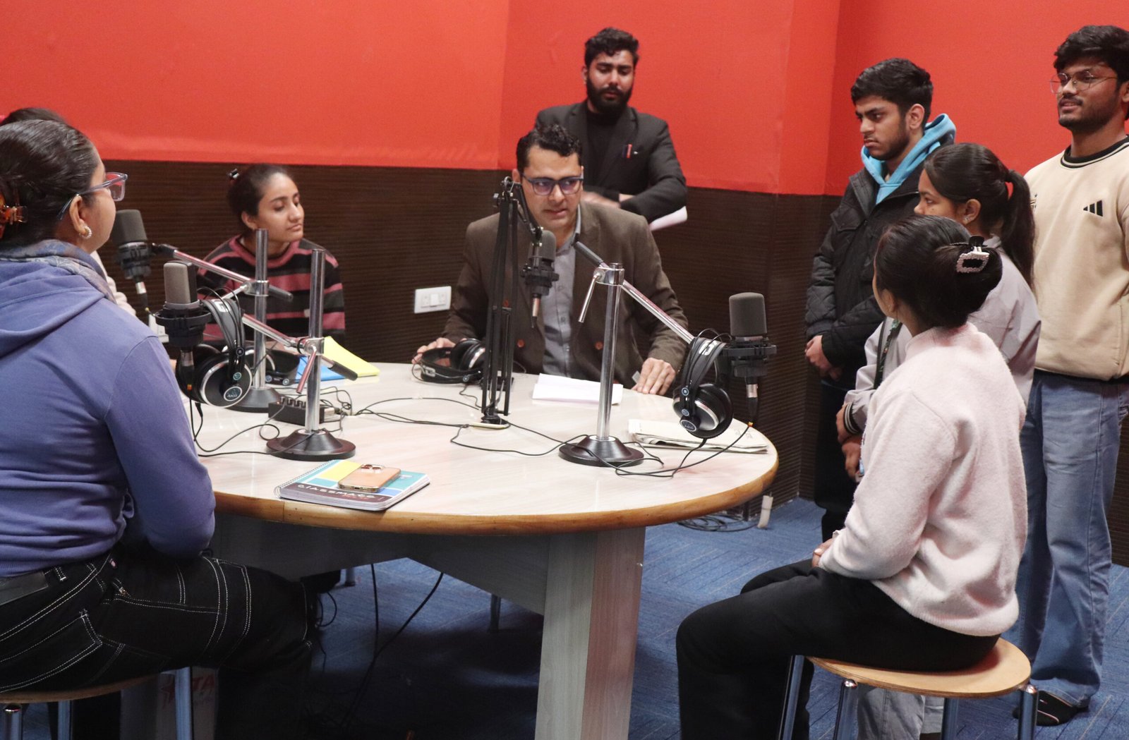 मीडिया विभाग की इंटर्नशिप के अंतर्गत ‘वॉइस ओवर’ पर कार्यशाला का आयोजन, वॉइस ओवर कला है और इसे  सीखना एक सतत प्रक्रिया है : भूपेंद्र