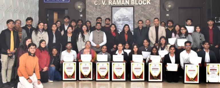 मीडिया विभाग की’द्वितीय विंटर इंटर्नशिप’ का समापन, विद्यार्थियों ने प्रदर्शनी के जरिए दिखाई रचनात्मक प्रतिभा  – दिग्गज हस्तियों ने छात्रों को दिए सफलता के मंत्र