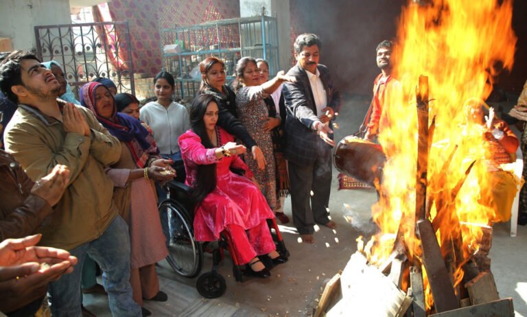 श्री महावीर मंदिर सेवा समिति ट्रस्ट महावीर मंदिर में धूमधाम से मनाया गया लोहड़ी उत्सव