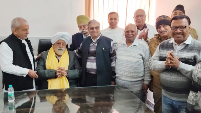 उद्योगपति बीआर भाटिया ने अपनी व्यस्तताओं के कारण असमर्थता जताई, सरदार प्रीतम सिंह भाटिया बने भाटिया  सेवक समाज के प्रधान, सुधीर भाटिया महासचिव नियुक्त