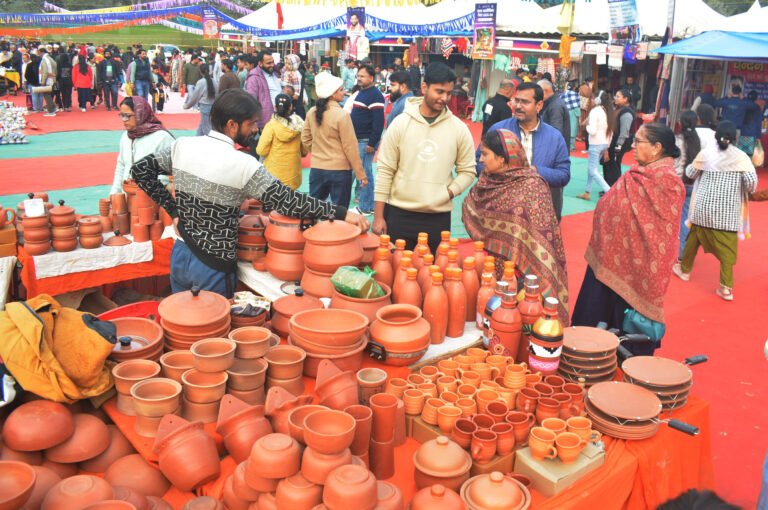 सरस मेला 2024–25 का भव्य समापन, महिलाओं के उत्पादों की लगभग पौने चार करोड़ रुपये की बिक्री हुई