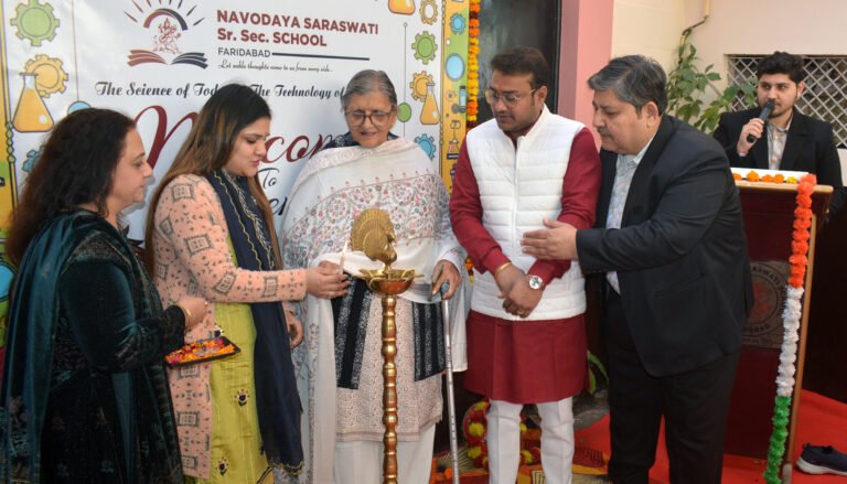 नवोदय सरस्वती सीनियर सेकेंडरी स्कूल में विज्ञान प्रदर्शनी का आयोजन, विद्यार्थियों ने विज्ञान के उभरते आविष्कारों के मॉडल्स का किया प्रदर्शन