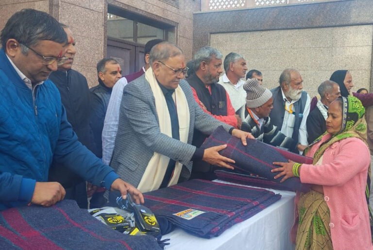 श्री संकट मोचन हनुमान मंडल, कैली धाम के तत्वावधान में जरूरतमंदों के लिए कंबल वितरण