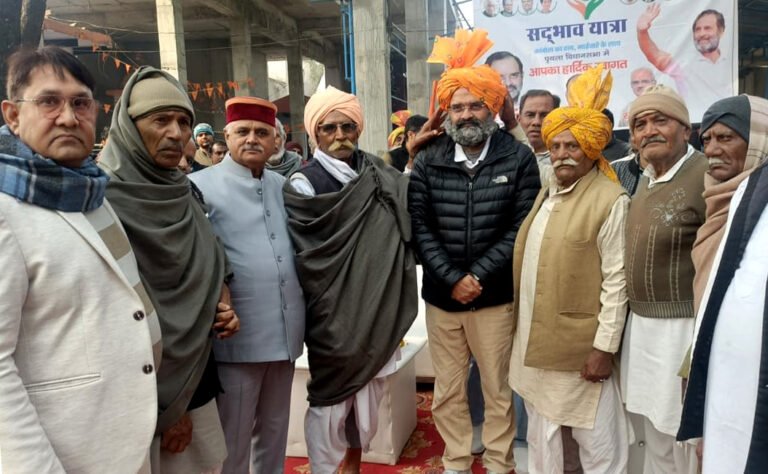 सद्भाव यात्रा का विरोध करने वालों पर पृथला विधानसभा क्षेत्र में जनसंपर्क के दौरान पूर्व सांसद बृजेंद्र सिंह ने साधा निशाना, विरोध करने वालों को शिखंडी करार दिया