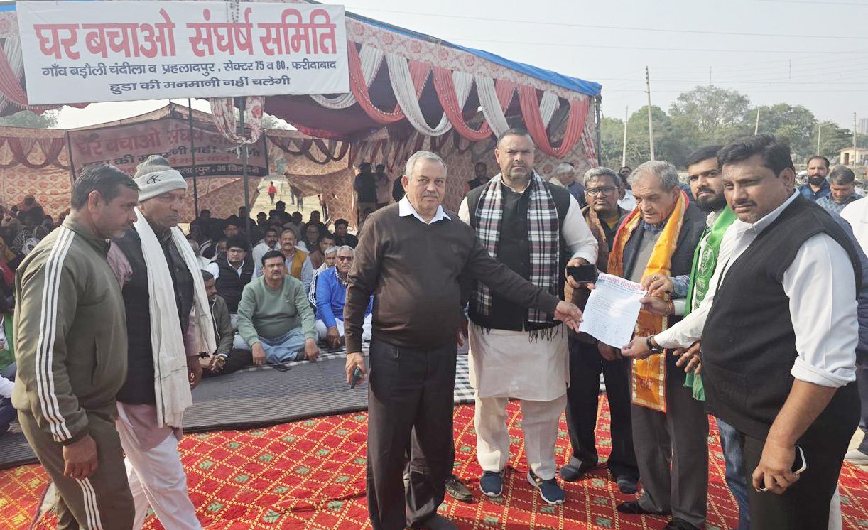 भाजपा को किसानों, मजदूरों की दुख-तकलीफों से कोई लेना-देना नहीं , गांव बड़ौली-प्रहलादपुर में घर बचाओ संघर्ष समिति के धरने को चौ. वीरेन्द्र सिंह ने दिया समर्थन