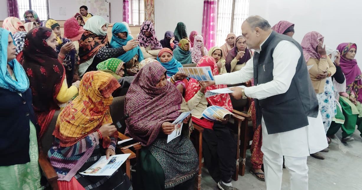 जिला कांग्रेस अध्यक्ष बलजीत कौशिक ने आधा दर्जन गांवों में अभियान चलाकर भाजपा सरकार द्वारा मनरेगा को कमजोर किये जाने के बारे में ग्रामीणों व मजदूरों को किया जागरूक