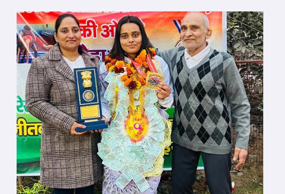शहर की बेटी स्नेहा दहिया ने थाईलैंड में आयोजित रेसलिंग चैंपियनशिप में गोल्ड मेडल जीत कर नाना और मौसी की परंपरा को आगे बढाया