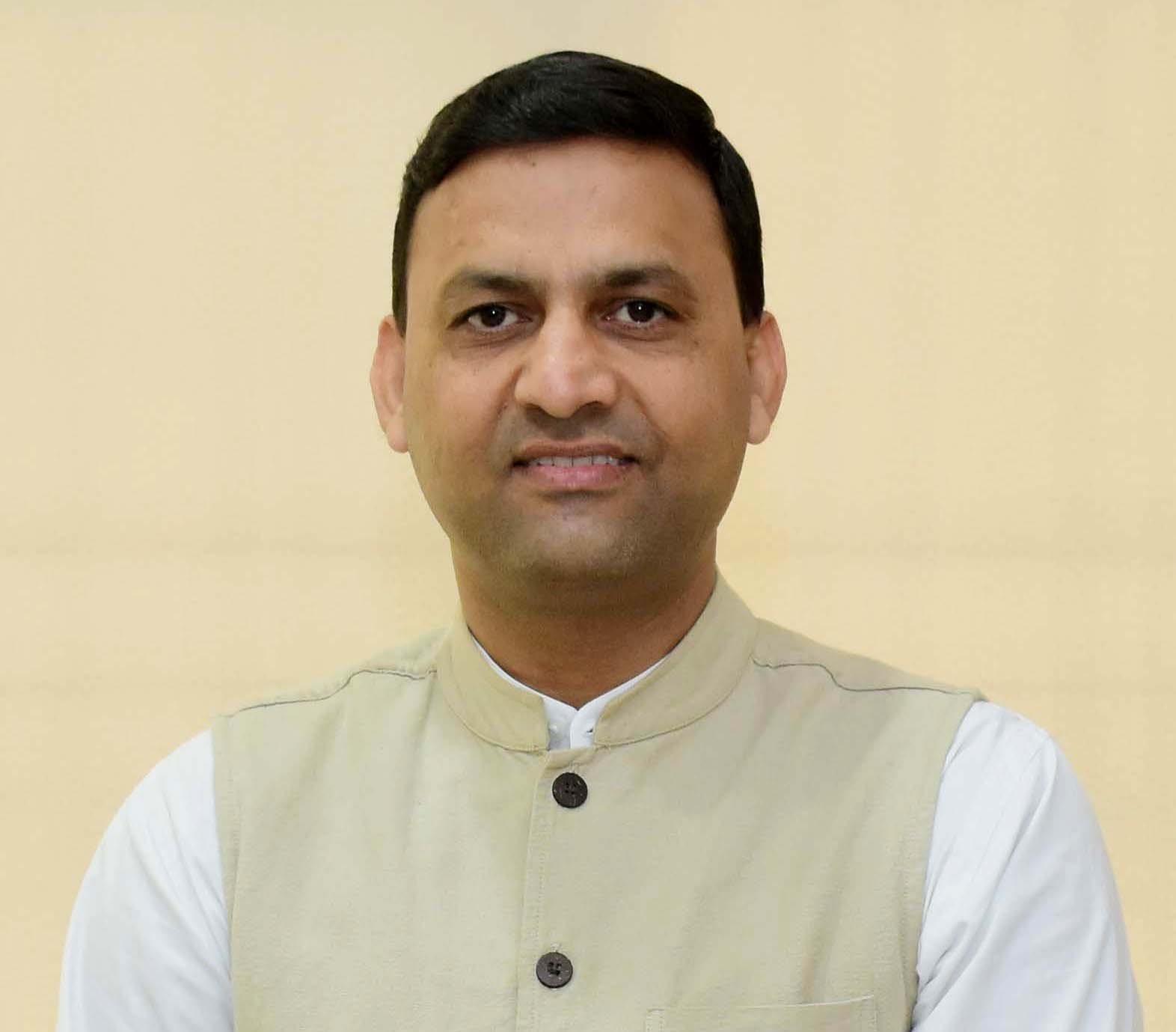 23, जनवरी को नेता जी सुभाष चंद्र बोस जयंती पर विशेष  आलेख :– देश के असली हीरो व अजेय योद्धा ‘नेताजी सुभाष बोस’: डॉ. पवन सिंह