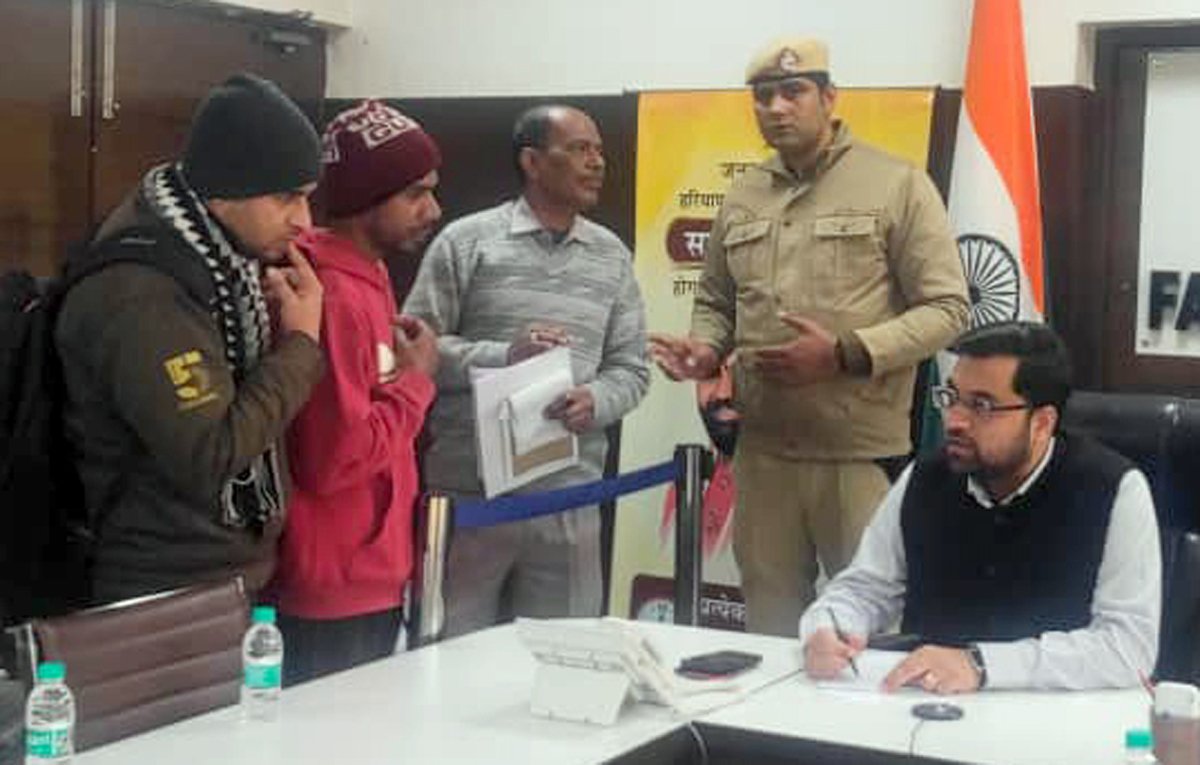 जनता की समस्या का शीघ्र समाधान प्रशासन की प्राथमिकता, डीसी विक्रम सिंह ने अधिकारियो को  समस्याओं का मौके पर ही समाधान के दिए निर्देश