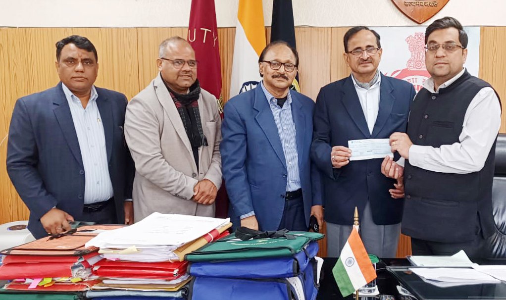 रेड क्रॉस के माध्यम से गरीबों तक पहुंचेगी ₹2 लाख की राहत : डीसी आयुष सिन्हा