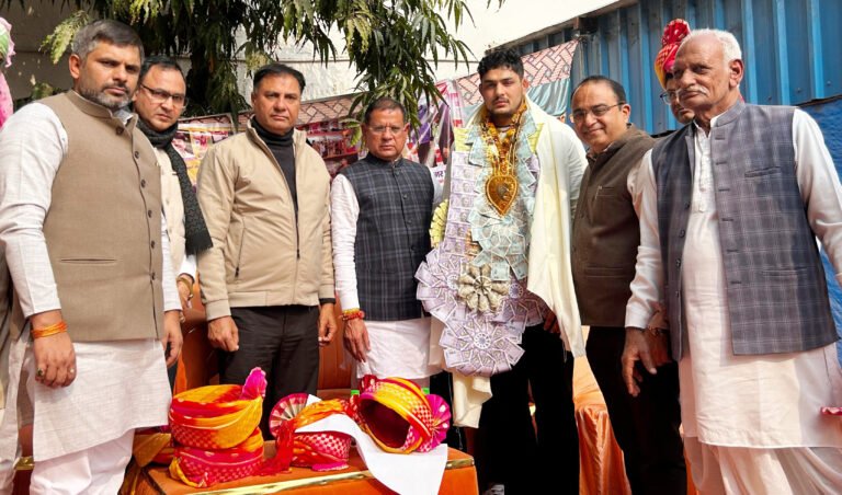 आल इंडिया इंटर यूनिवर्सिटी गेम्स में मेडल जीत कर लौटे शिवम नागर को दिए एक लाख रुपए, राजा जैत सिंह की प्रतिमा 17 लाख रुपए की लागत से और विशाल बनेगी : राजेश नागर 