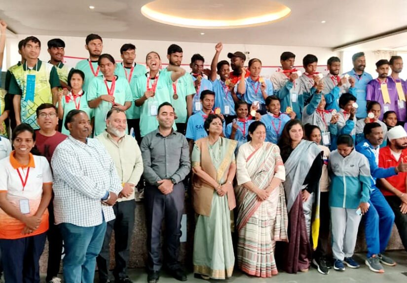 स्पेशल एथलीटों की हॉकी प्रतियोगिता का समापन, हरियाणा अध्यक्षा,लतिका शर्मा ने विजेता खिलाडिय़ों को पहनाए मेडल