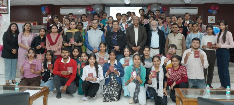 अग्रवाल महावि‌द्यालय में इंटैक यंग हैरिटेज क्लब द्वारा इंडक्शन व ऑन द स्पॉट पेंटिंग प्रतियोगिता पुरस्कार वितरण समारोह का आयोजन किया गया