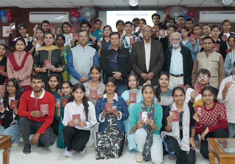 अग्रवाल महावि‌द्यालय में इंटैक यंग हैरिटेज क्लब द्वारा इंडक्शन व ऑन द स्पॉट पेंटिंग प्रतियोगिता पुरस्कार वितरण समारोह का आयोजन किया गया