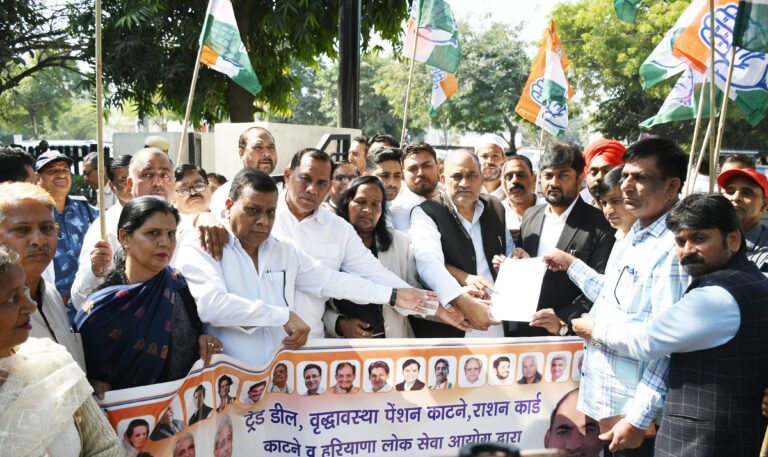 पेंशन, राशन और रोजगार के मुद्दों पर कांग्रेस का पैदल मार्च ; राष्ट्रपति के नाम सौंपा ज्ञापन