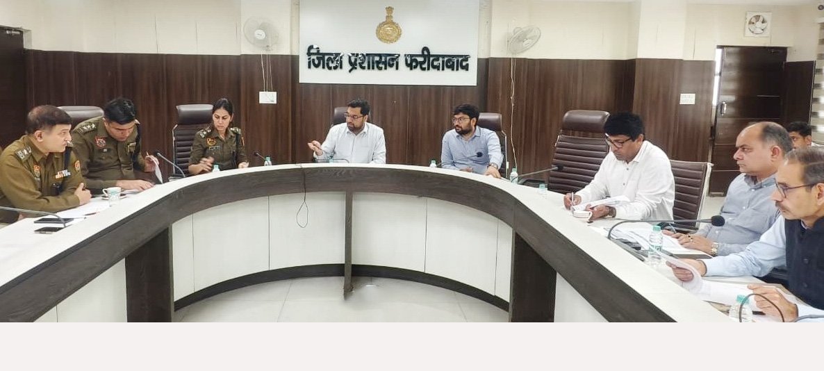 लंबित शिकायतों के त्वरित निस्तारण के निर्देश, शिकायत निस्तारण में पारदर्शिता और समयबद्ध कार्रवाई सुनिश्चित करें अधिकारी: डीसी : डीसी आयुष सिन्हा