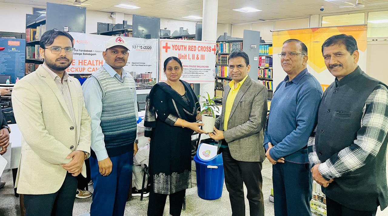 अग्रवाल कॉलेज में अमृता हॉस्पिटल के सहयोग से हेल्थ अवेयरनेस क्लब, यूथ रेड क्रॉस व एनएसएस इकाइयों  द्वारा हेल्थ चेकअप कैंप का आयोजन किया गया