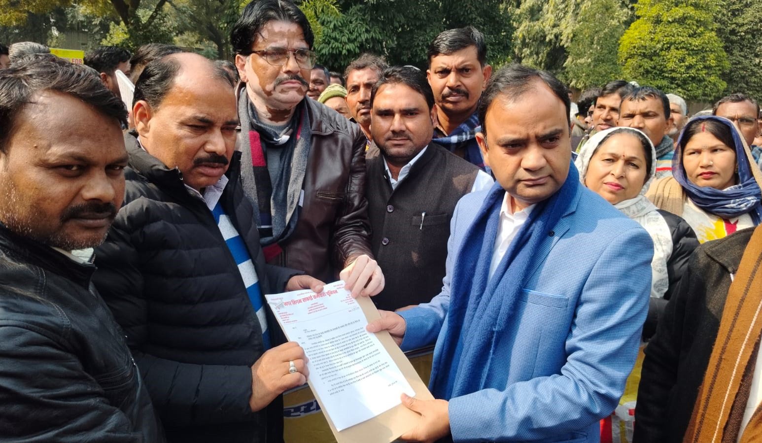 निगम के सफाई कर्मचारियों ने नगर निगम मुख्यालय पर जोरदार प्रदर्शन किया, निलंबित सफाई दरोगाओं को तुरन्त बहाल करने की मांग की  