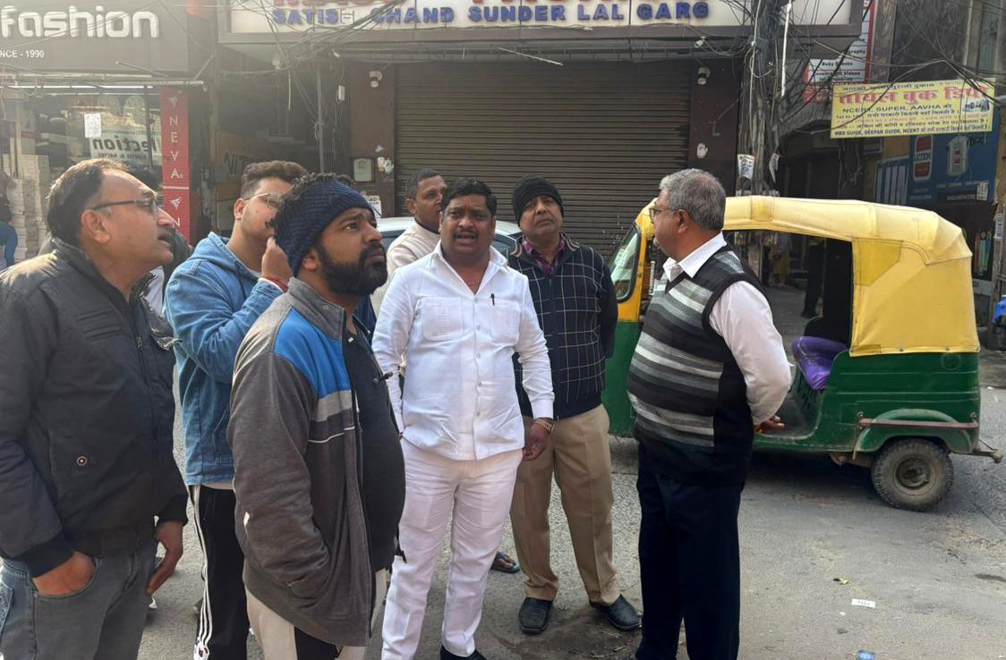 सराय मार्किट में शौचालय बनाने का काम शुरू,देवेन्द्र अग्रवाल की मेहनत रंग लाई, मंत्री राजेश नागर के समक्ष व्यापारियों के साथ मिलकर प्रमुखता से मांग उठाई थी