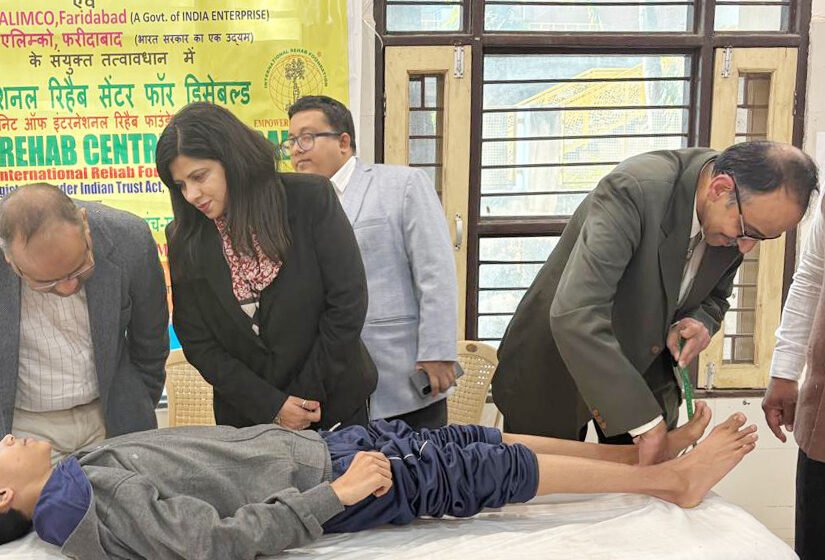 जिला रैडक्रॉस सोसाइटी फरीदाबाद द्वारा दिव्यांगजन व वरिष्ठ नागरिकों को कृत्रिम अंग व सहायक उपकरण देने हेतु किया गया जांच माप शिविर का आयोजन