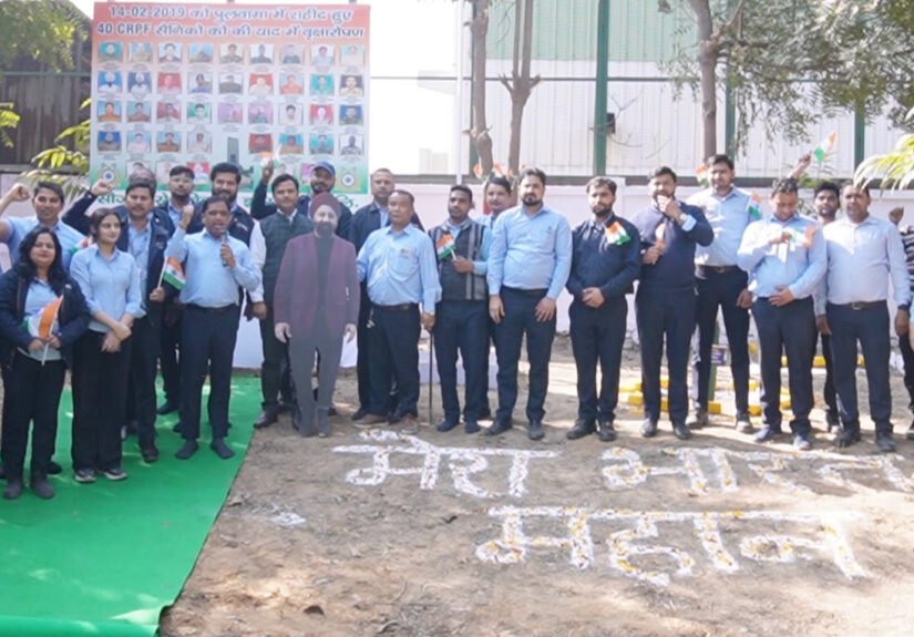 पुलवामा शहीदों की पुण्यतिथि पर श्रद्धांजलि सभा, विक्टोरा इंडस्ट्री द्वारा 40 शहीदों को नमन, स्मृति में वृक्षारोपण से नई पीढ़ी को दिया संदेश