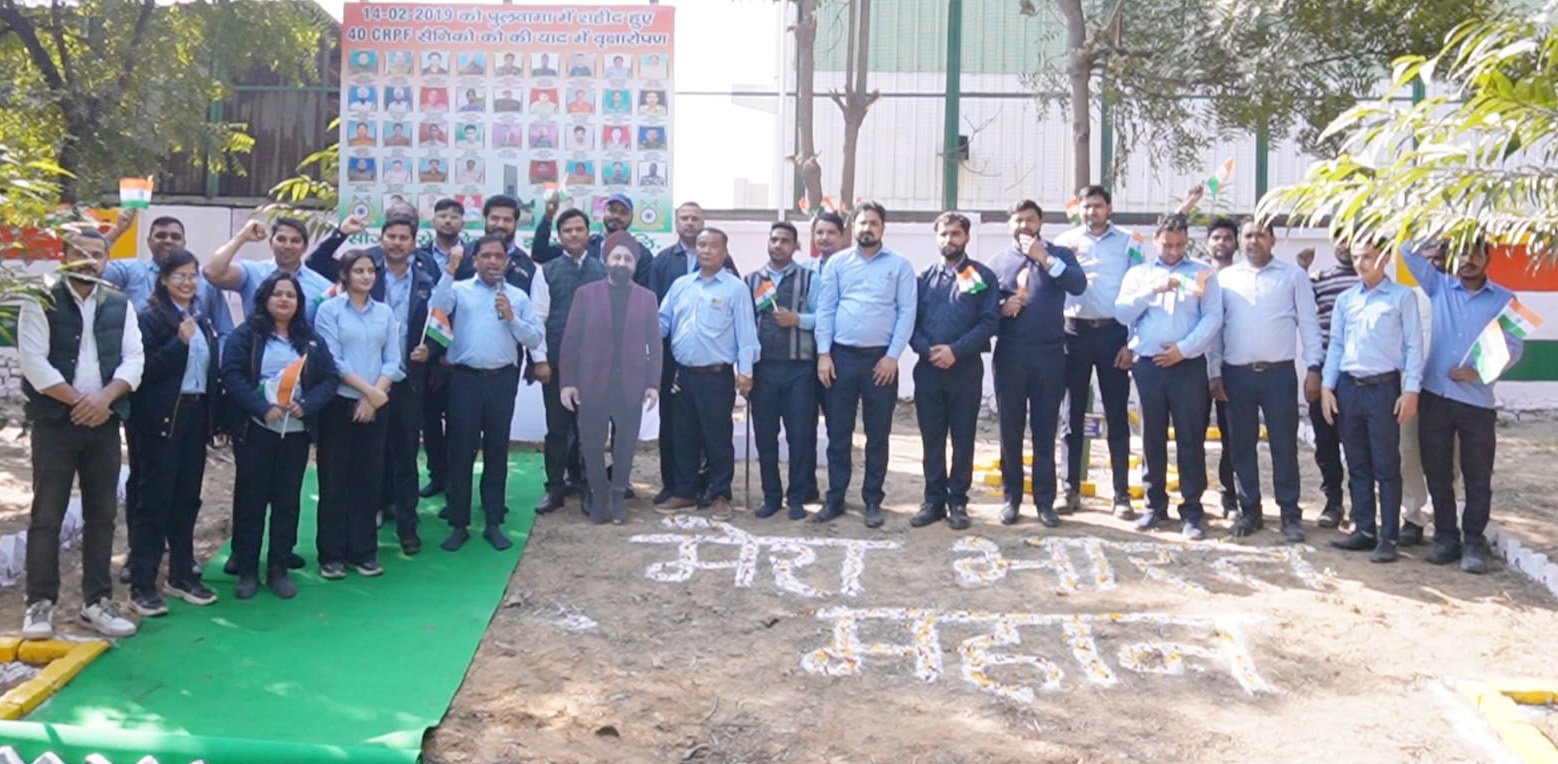 पुलवामा शहीदों की पुण्यतिथि पर श्रद्धांजलि सभा, विक्टोरा इंडस्ट्री द्वारा 40 शहीदों को नमन, स्मृति में वृक्षारोपण से नई पीढ़ी को दिया संदेश