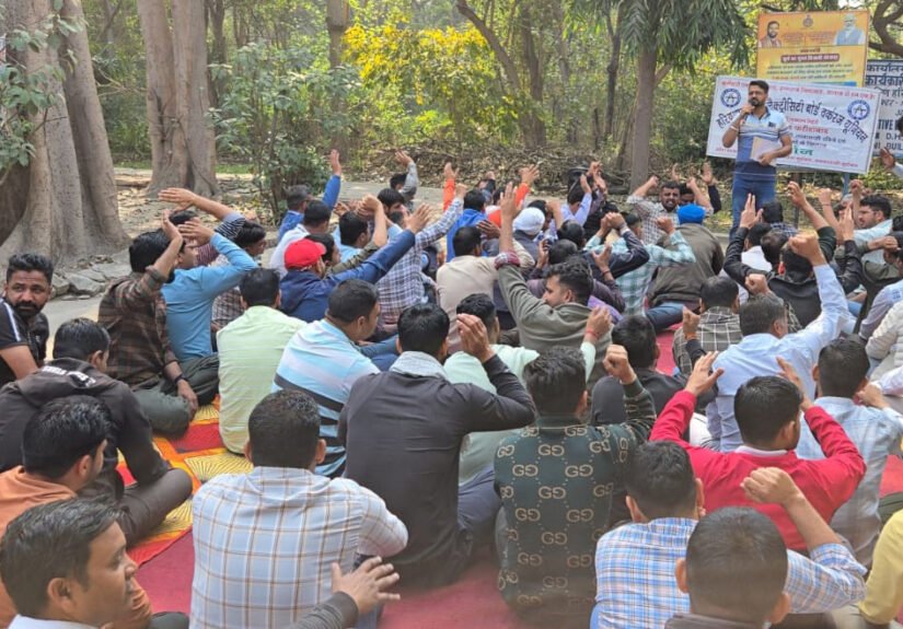 ओल्ड फरीदाबाद ज़ोन के सेक्टर-15 स्तिथ दक्षिण हरियाणा बिजली वितरण निगम कार्यकारी अभियंता कार्यालय परिसर में कर्मचारियों ने किया विरोध प्रदर्शन