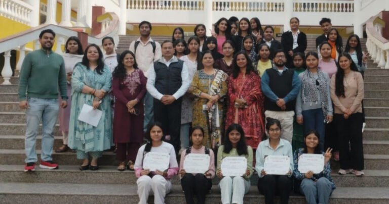 अग्रवाल कॉलेज बल्लभगढ़ में हिंदी विभाग द्वारा आयोजित भाषिक रंगों से भरी गायन प्रतियोगिता