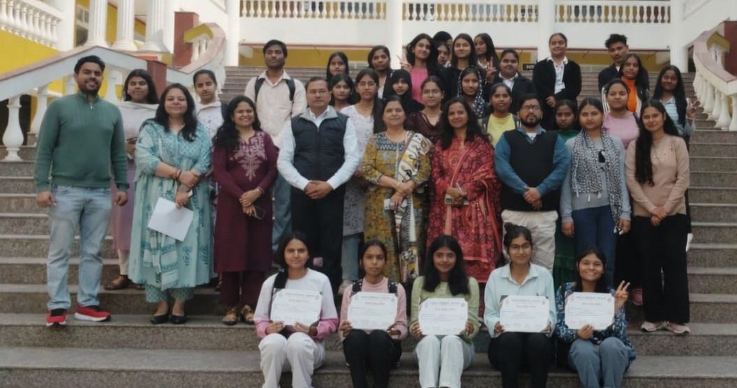 अग्रवाल कॉलेज बल्लभगढ़ में हिंदी विभाग द्वारा आयोजित भाषिक रंगों से भरी गायन प्रतियोगिता