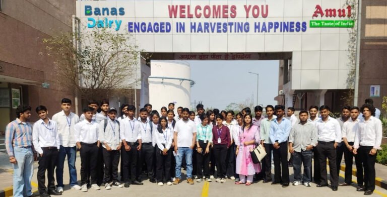 डीएवी शताब्दी कॉलेज के बीबीए छात्रों ने किया अमूल संयंत्र का औद्योगिक दौरा